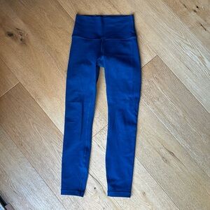 Lululemon aligns size 2 blue with some piling